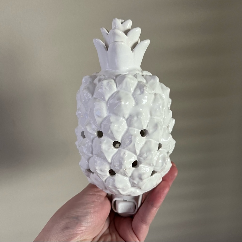 Scentsy Mini Plugin Warmer- Southern Hospitality Pineapple
